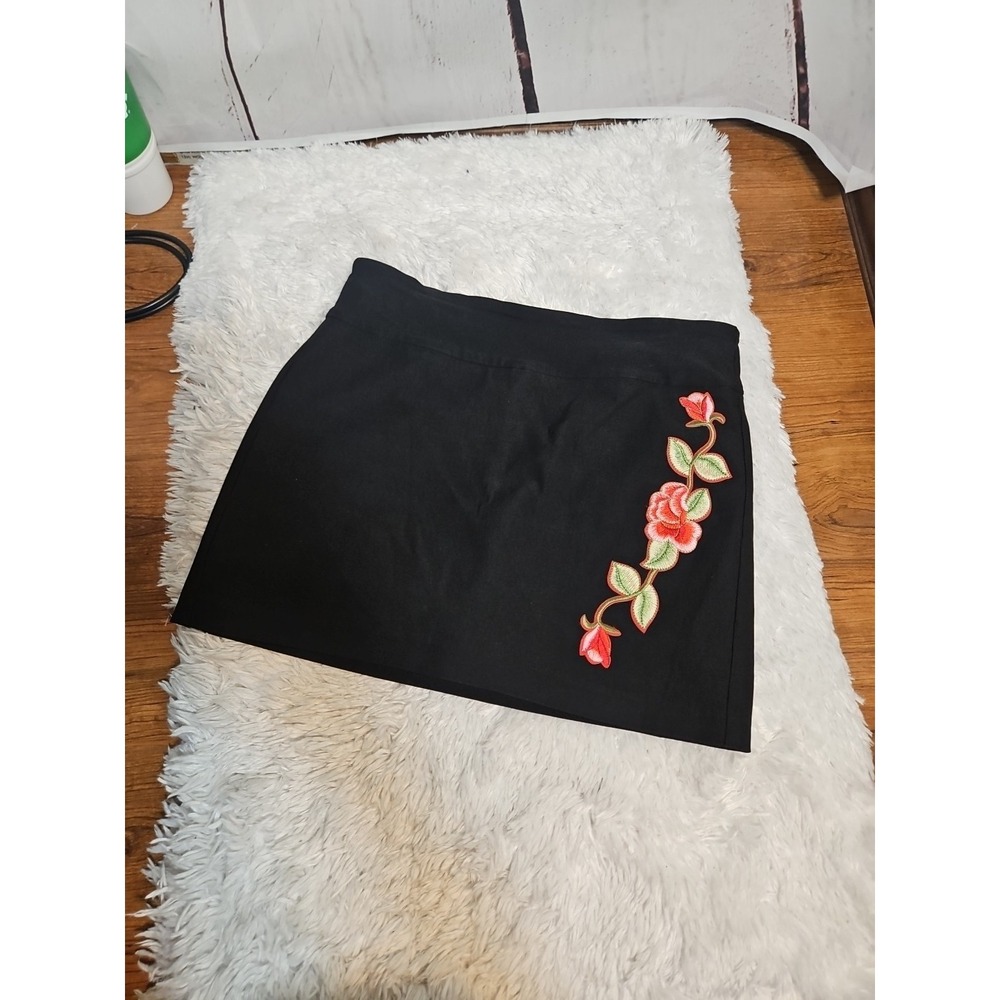 Attyre Skort Mini Floral Embroidery Size 8P